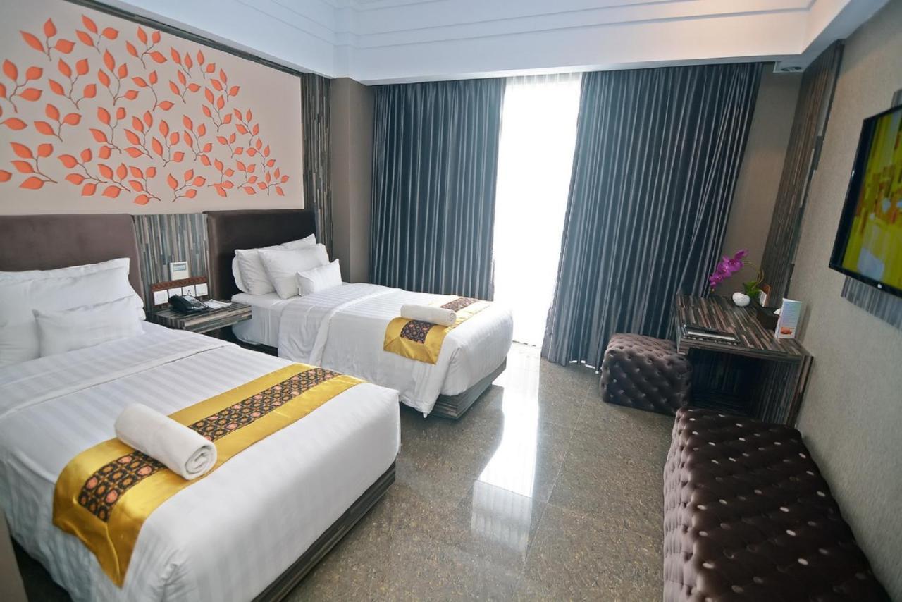 Kj Hotel Yogyakarta Extérieur photo