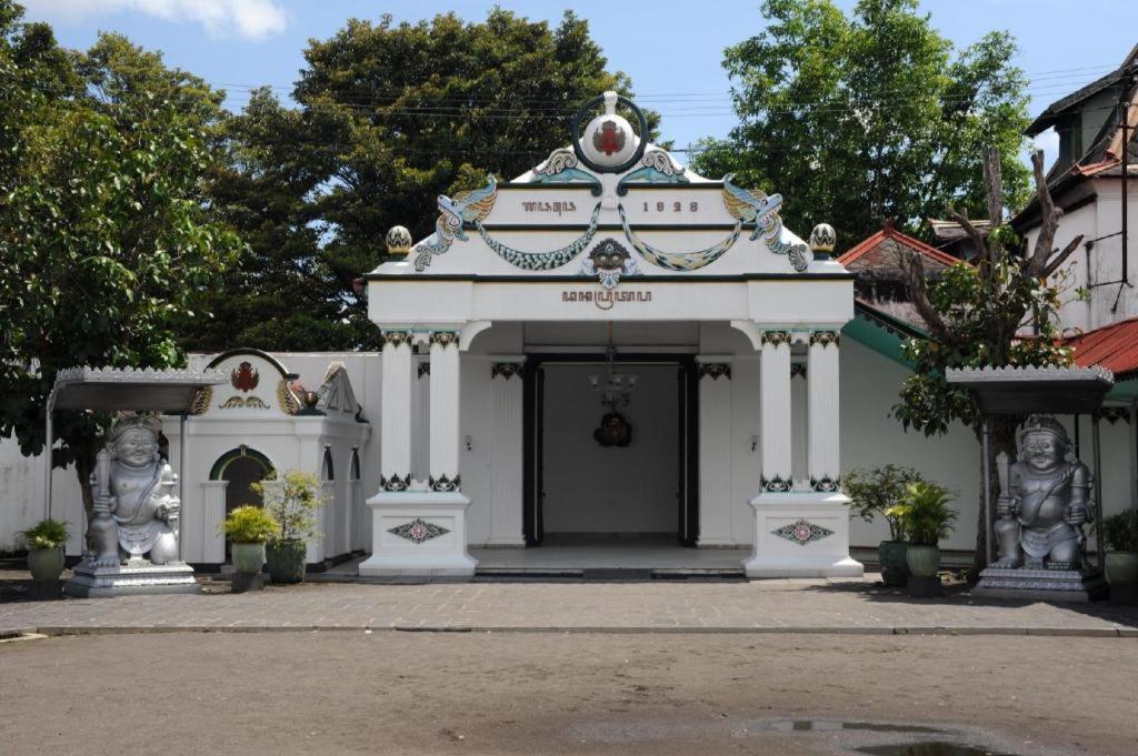 Kj Hotel Yogyakarta Extérieur photo
