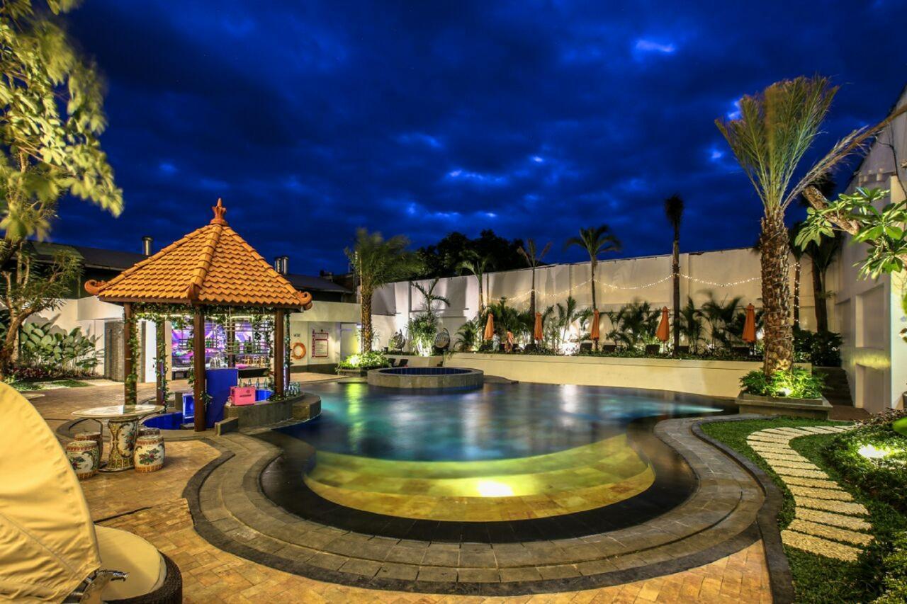 Kj Hotel Yogyakarta Extérieur photo